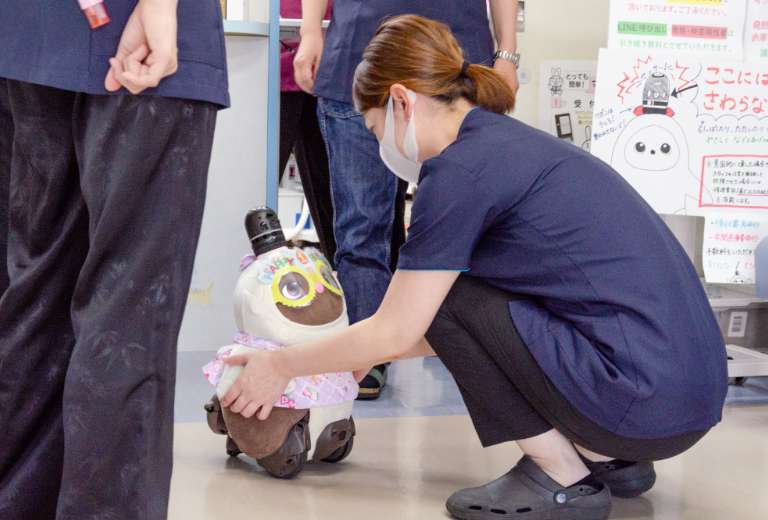 お客様係の「てまり」