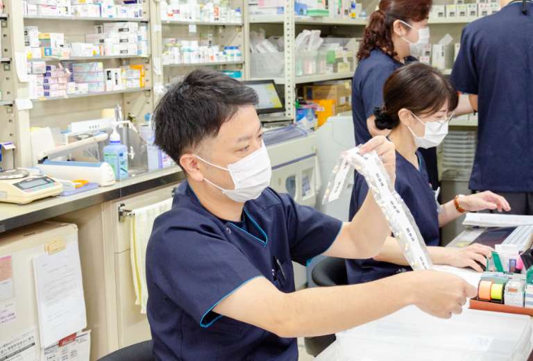 お客様係の「てまり」